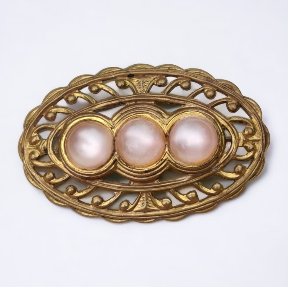 Vintage art deco moonglow lucite brooch